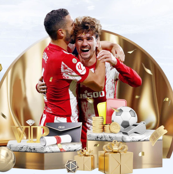 替补待命！巴萨中场费尔明额头上贴着创可贴，而且有明显肿块